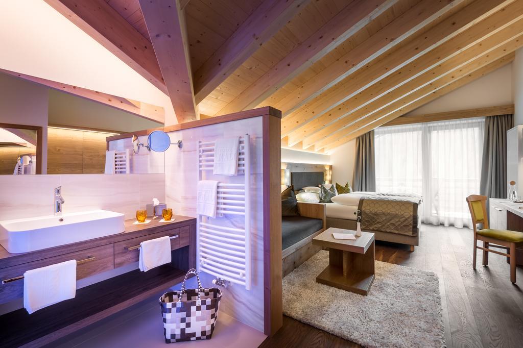 Hotel La Fradora - Dolomites Hotel San Cassiano  Luaran gambar